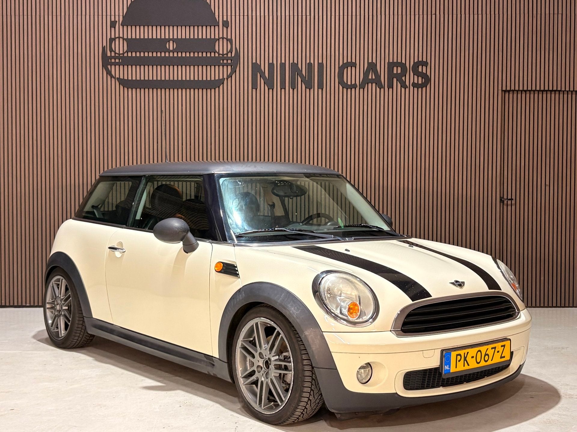 Mini 3-Deurs 1.4 One leer stoelverwarming volledig onderhoud, Auto's, Mini, Voorwielaandrijving, Dealer onderhouden, Gebruikt