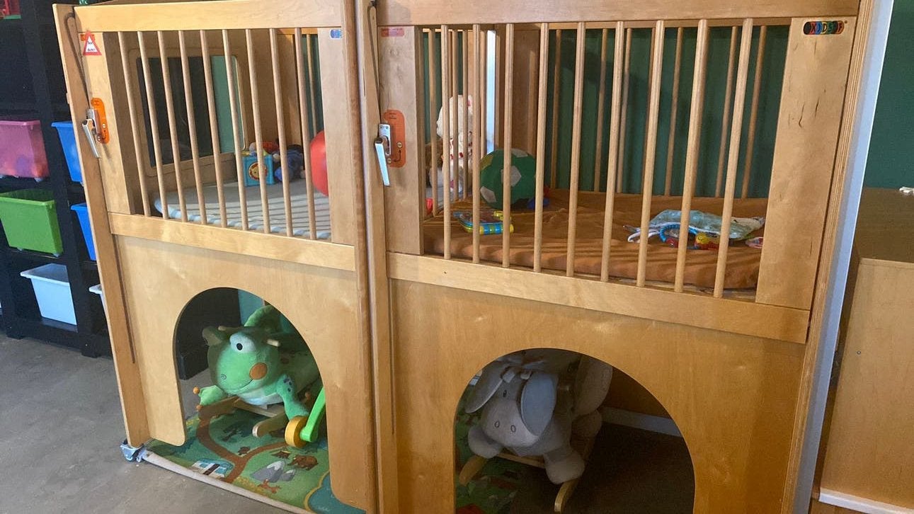 Hoge dubbele box voor kinderopvang, Kinderen en Baby's, Boxen, Ophalen, Zo goed als nieuw