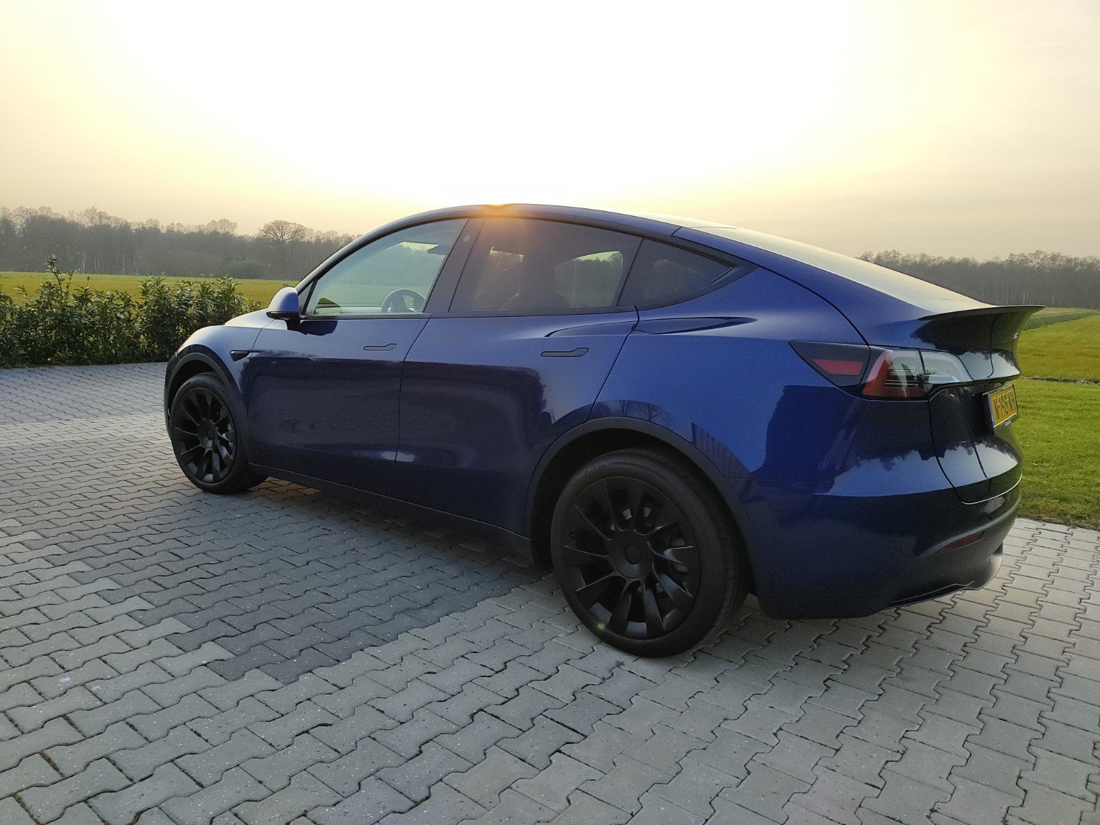Tesla Model Y Long Range met FSD | Blauw | Wit premium | BTW, Automaat, Adaptive Cruise Control, Blauw, Origineel Nederlands