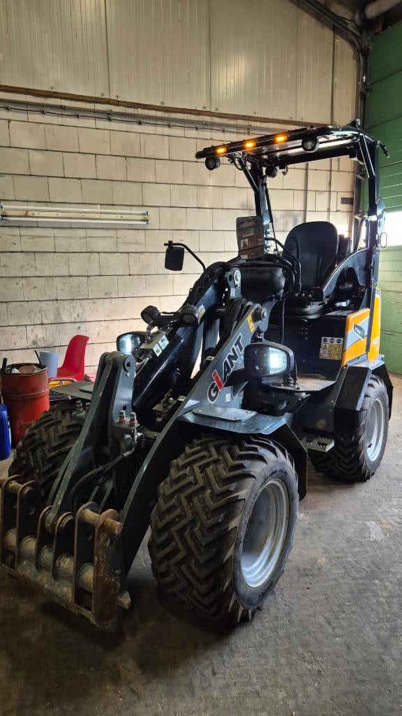 Giant G2300 Extra, Ophalen, Wiellader of Shovel