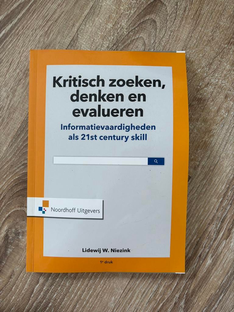 Lidewij w. Niezink - Kritisch zoeken, denken en evalueren, Ophalen of Verzenden, Zo goed als nieuw