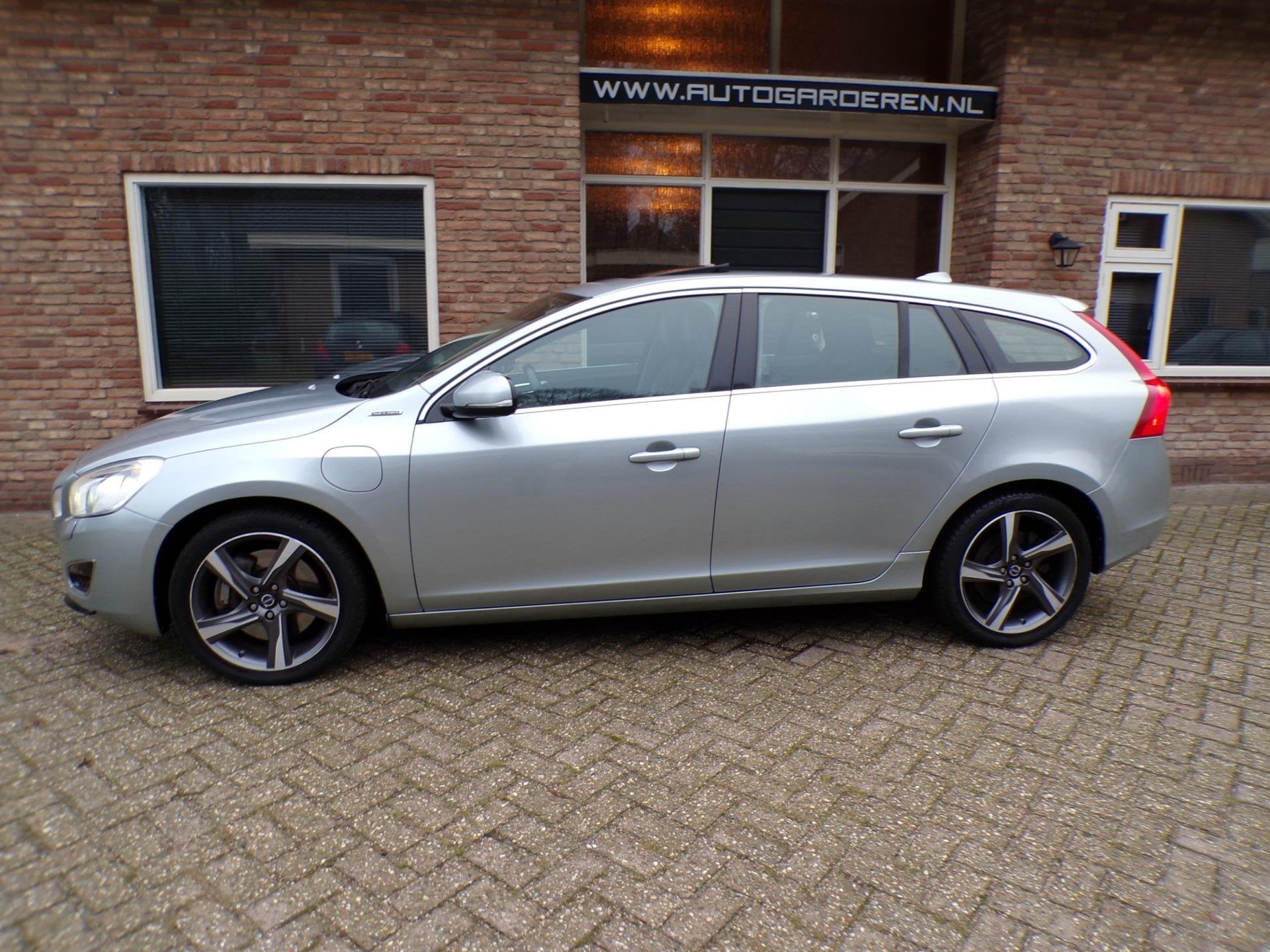 Volvo V60 2.4 D6 AWD Plug-In Hybrid Summum, Auto's, Automaat, Zwart, 1848 kg, Vierwielaandrijving