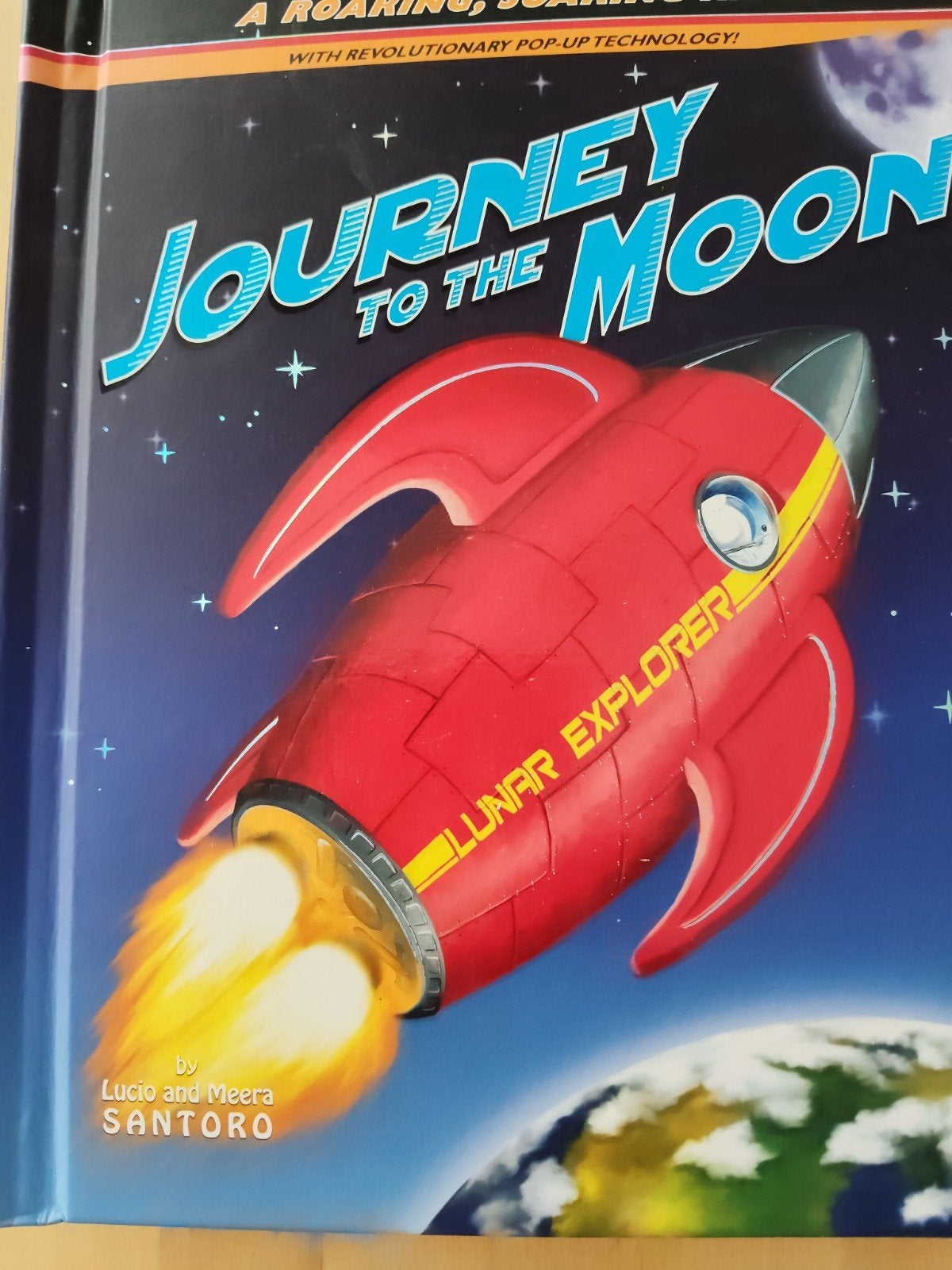 Journey to the Moon - Pop-up boek (Nieuwstaat), Boeken, Kinderboeken | Baby's en Peuters, 3 tot 4 jaar, Lucio and Meera Santoro