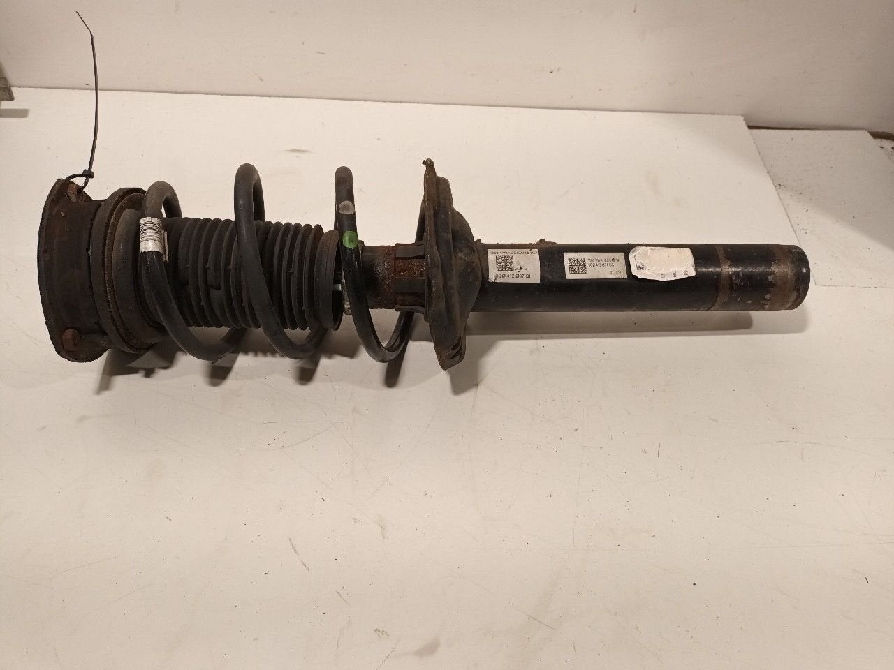 Veerpoot links voor Volkswagen Golf, Onderdelen@venauto.nl, Van der Ven Autorecycling B.V., Gebruikt, Ettenseweg 76, 4706 PB Roosendaal, The Netherlands