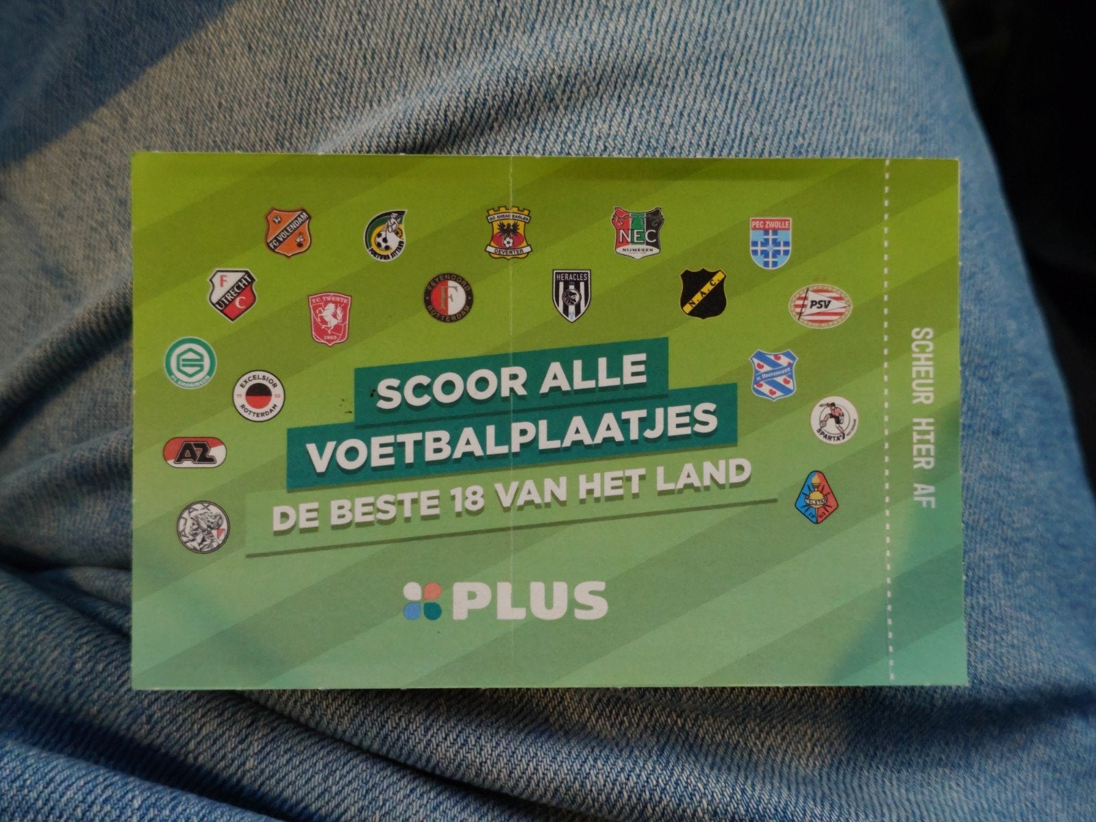 Drie voetbalplaatjes van de PLUS supermarkt, Verzamelen, Ophalen