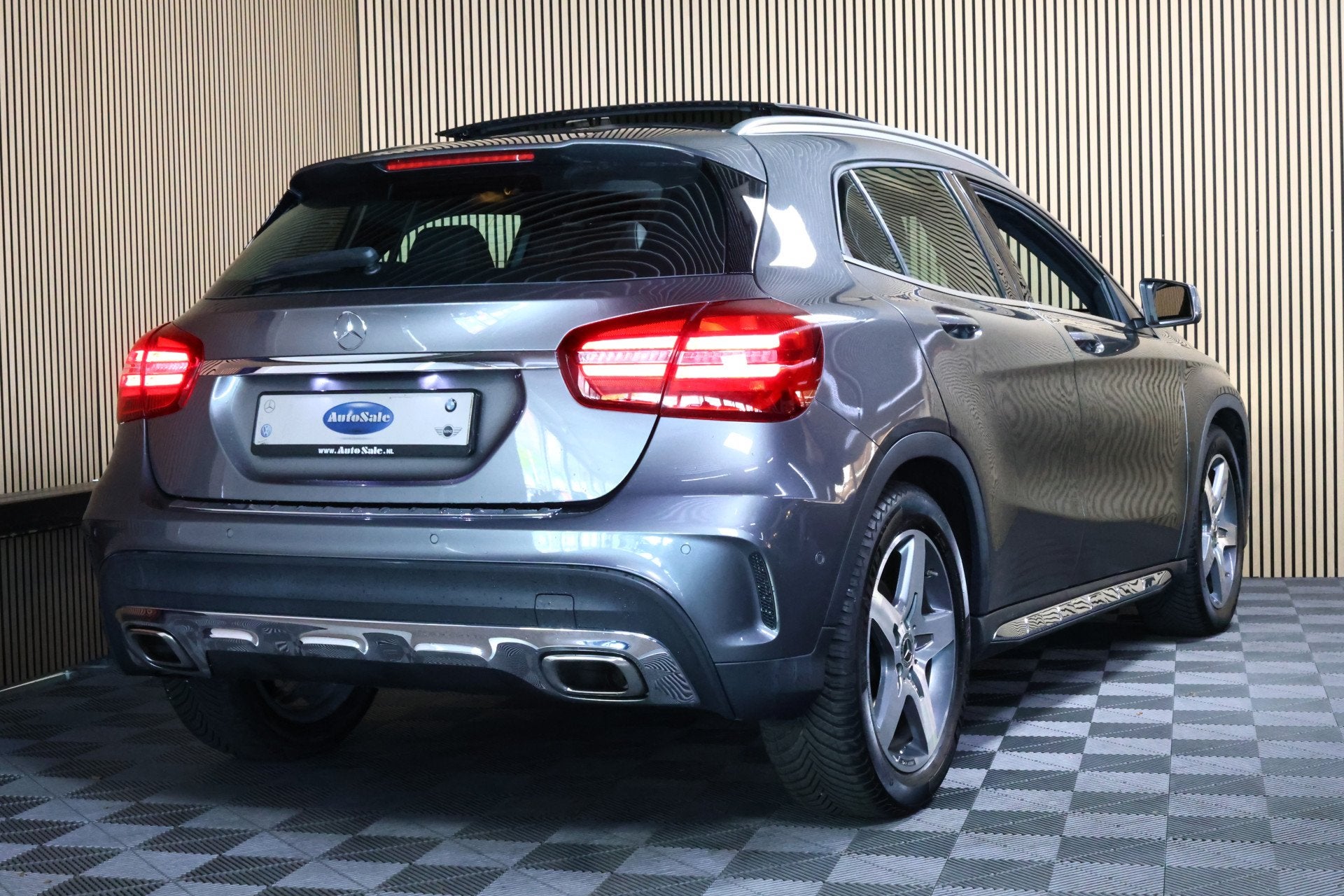Mercedes-Benz GLA 250 AMG Premium Plus AUTOMAAT PANODAK CRUI, Gebruikt, 4 cilinders, Leder en Stof, Bedrijf