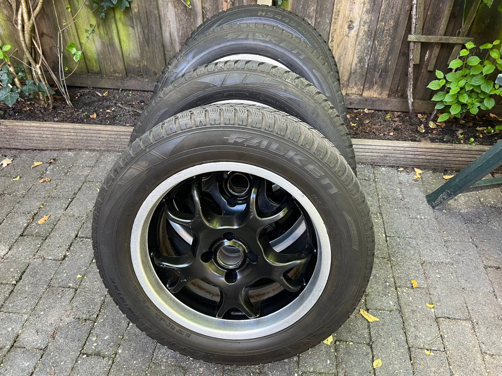 Sportieve 17 inch winterset (4x100)–Falken 215/60 R17 (6mm), Auto-onderdelen, Ophalen, 215 mm, Banden en Velgen, 17 inch