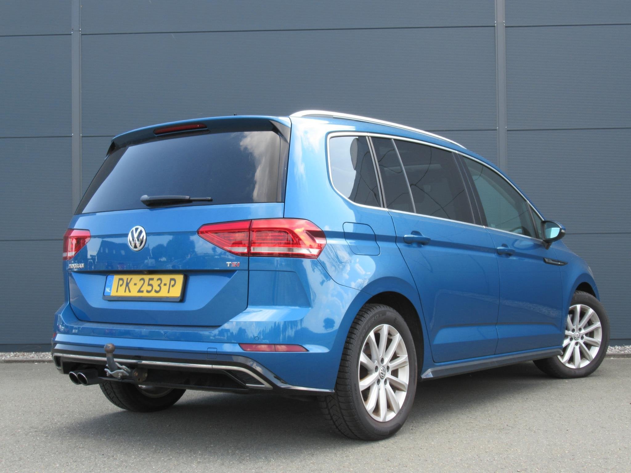 Volkswagen Touran 1.4 TSI Highline Business R | Automaat | P, Auto's, Gebruikt, 150 pk, Blauw, Origineel Nederlands