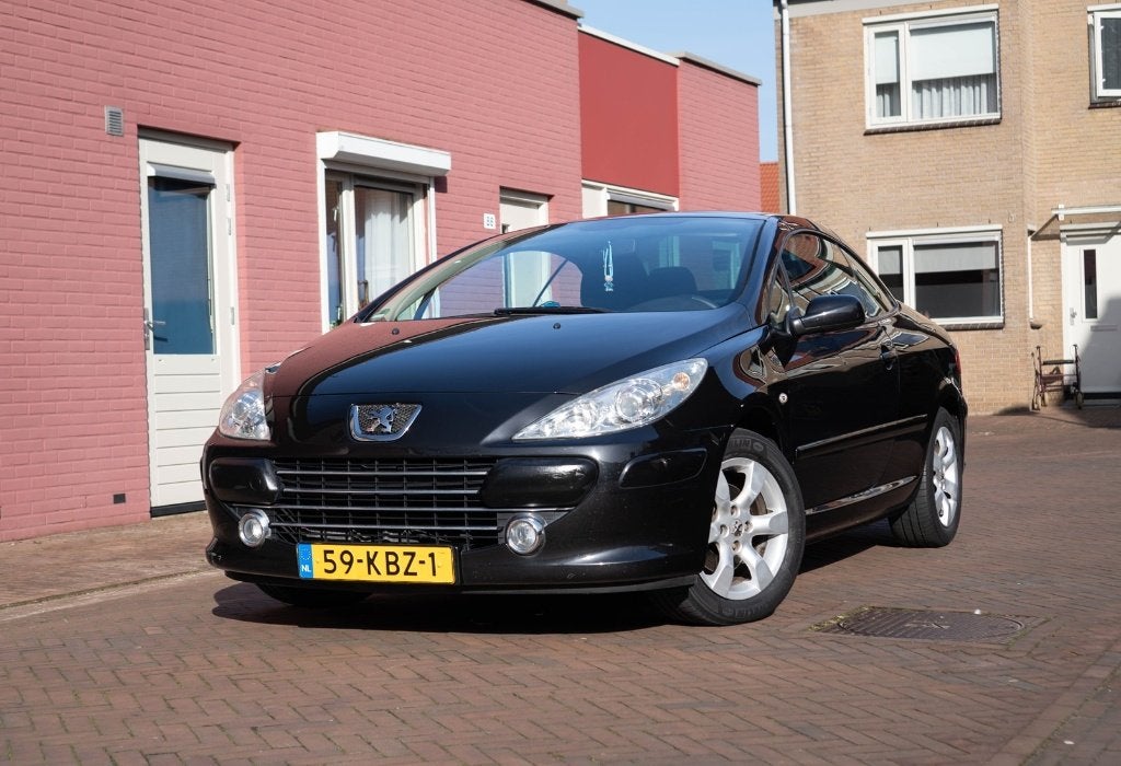Peugeot 307 CC 1.6 16V - 2007 - Zwart - Nieuwe APK, Auto's, Peugeot, Automatische klimaatregeling, Zwart, 4 cilinders, Cabriolet