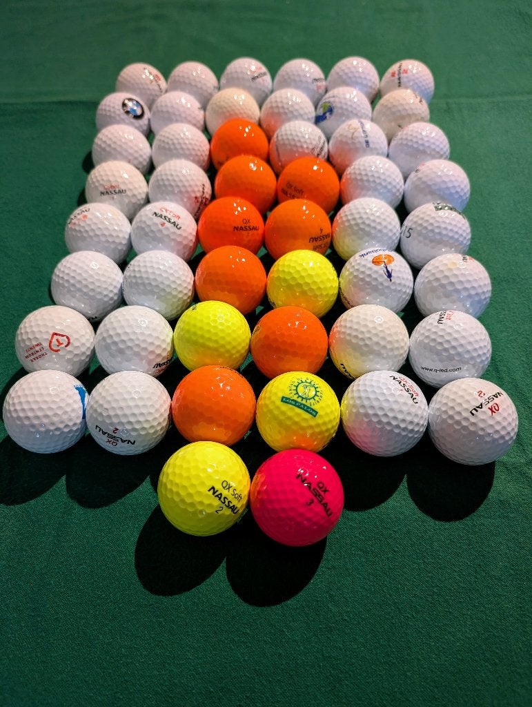 50 Stuks Nassau Golfballen, Sport en Fitness, Ophalen of Verzenden, Zo goed als nieuw, Bal(len), Overige merken