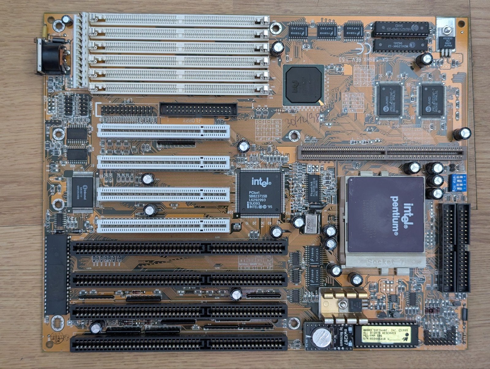 Gigabyte GA-586HX Rev. 1.53 | Pentium 133 | Necroware nwX287, Ophalen