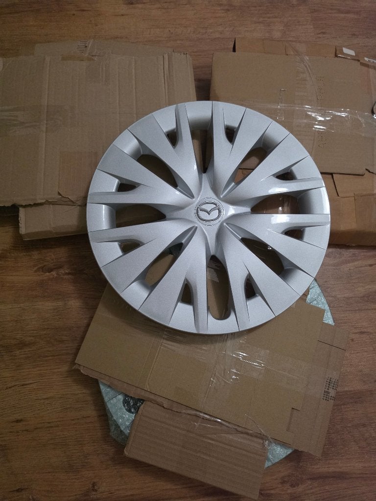 Gloednieuwe setjes wieldoppen Mazda 2 Hybride, Auto diversen, Verzenden, Zo goed als nieuw