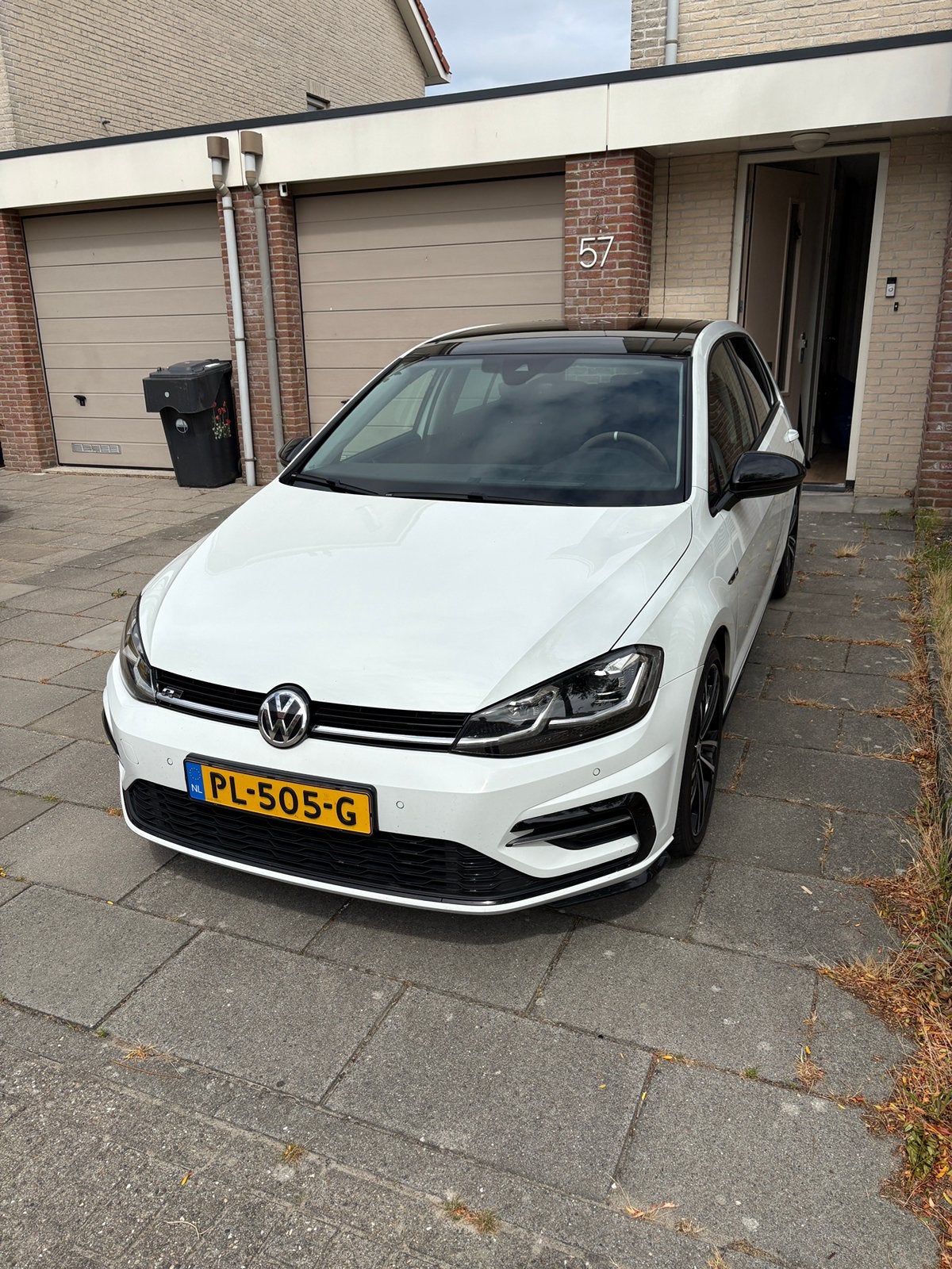 VW Golf 7.5 R-Line DSG 1.6 TDI, Zwart, 4 cilinders, Alcantara, Wit