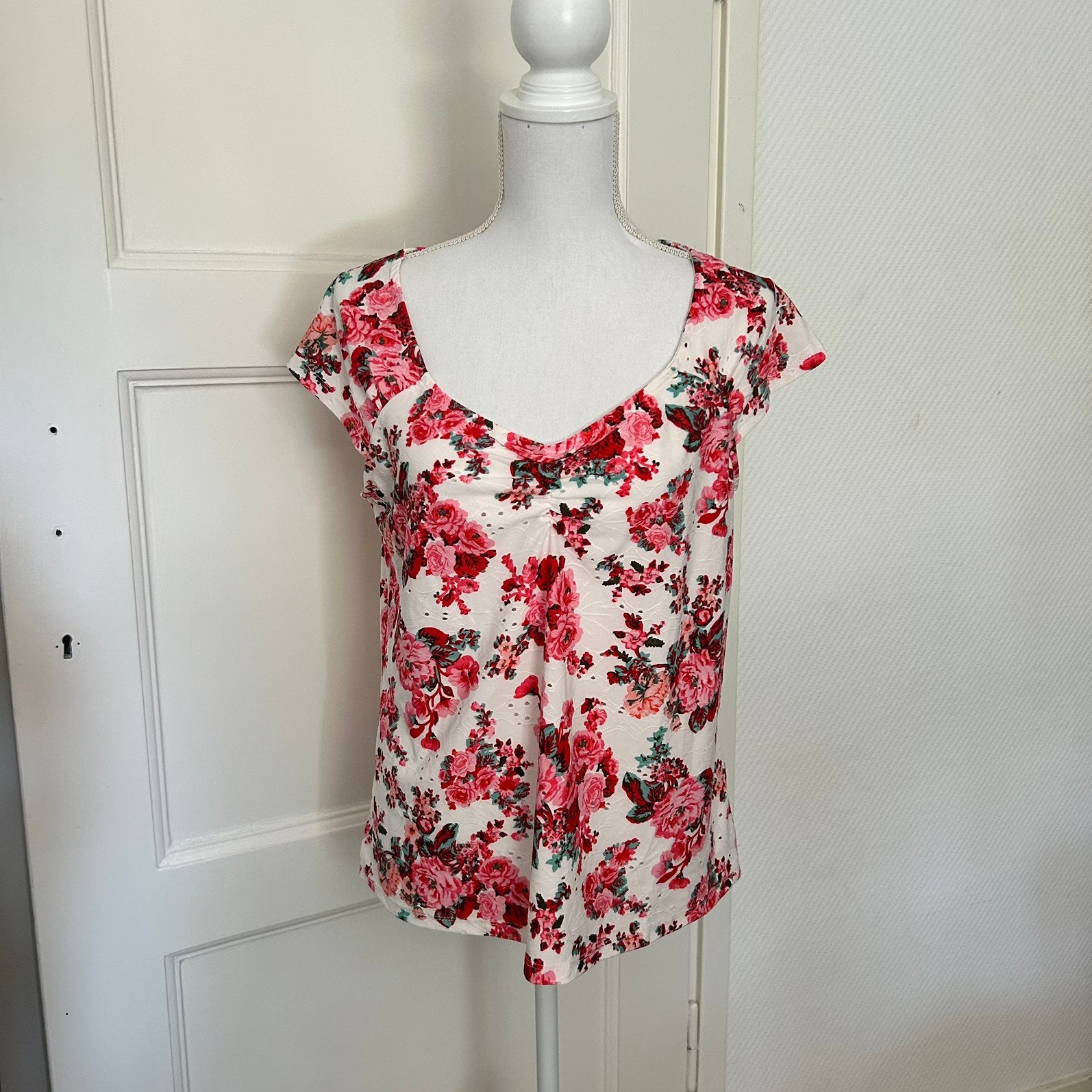 Romantische Bloemen Top met Broderie – Maat M, Kleding | Dames, Maat 38/40 (M), Ophalen of Verzenden, Korte mouw, Roze