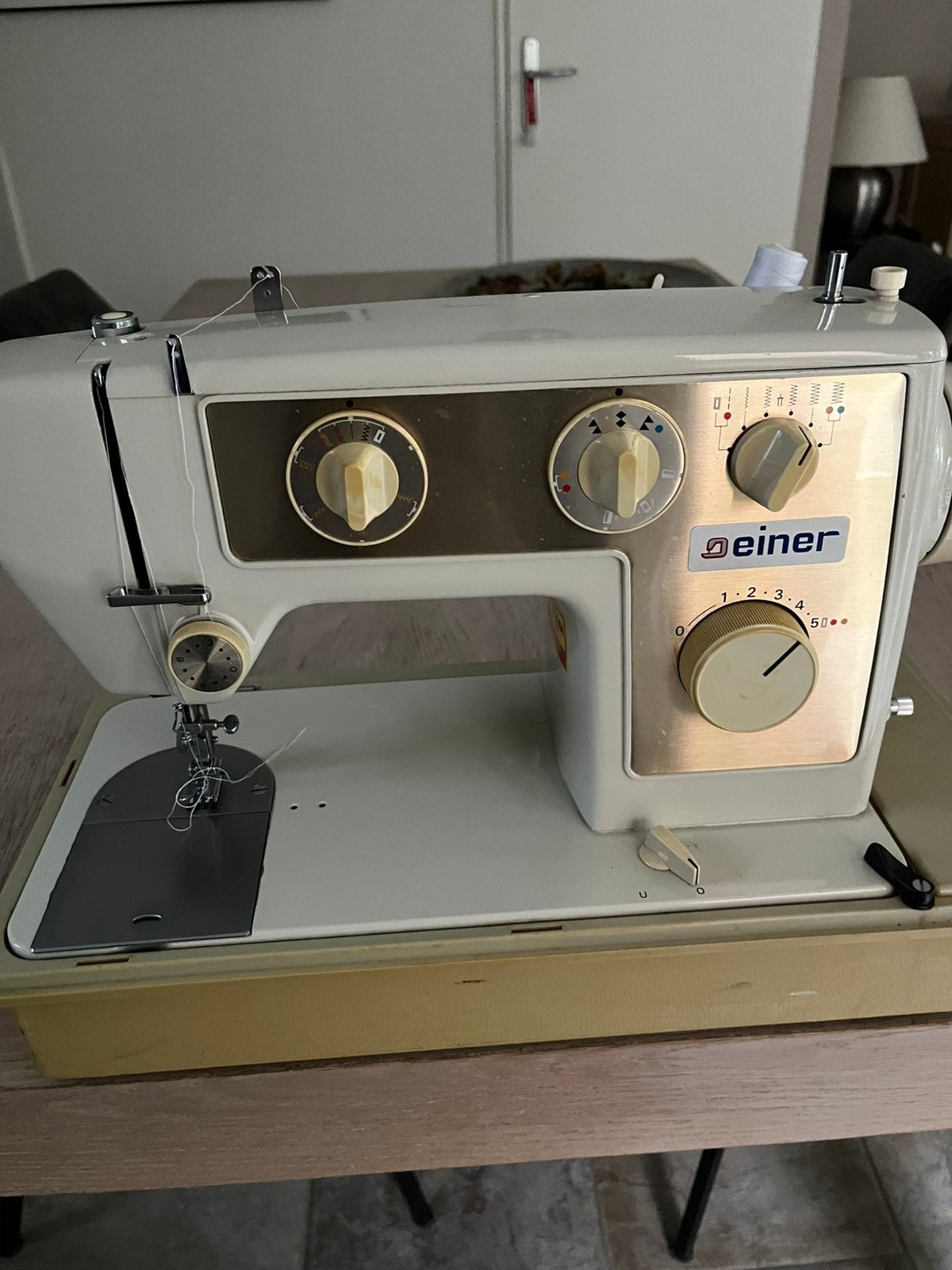 Einer naaimachine met voetpedaal en koffer, Ophalen, Gebruikt, Naaimachine, Overige merken
