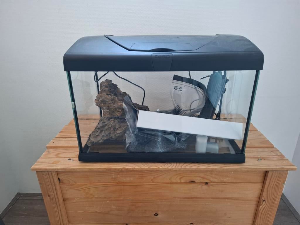 Aquarium Capri LED zwart 40 L,

52x27x36 cm, Dieren en Toebehoren, Ophalen of Verzenden, Zo goed als nieuw, Leeg aquarium