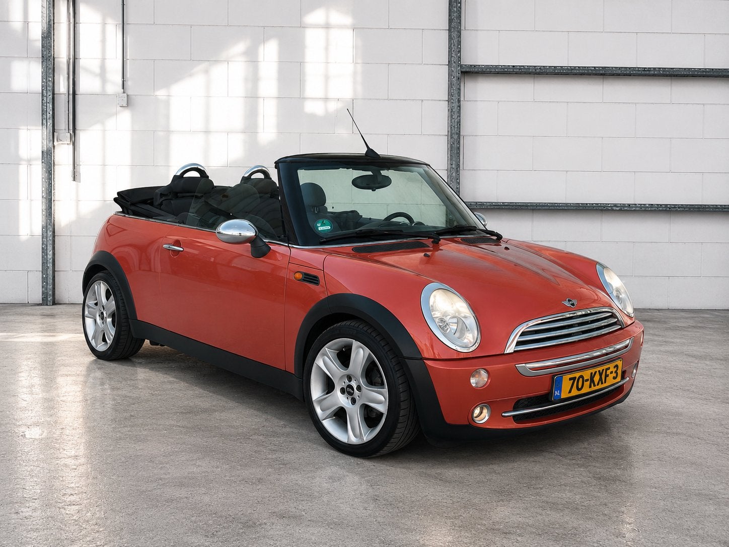 Mini 1.6 Cooper Cabrio • AIRCO • LEDER • NW APK • LED • 2005, Auto's, Voorwielaandrijving, Cabriolet, 4 stoelen, 14 km/l