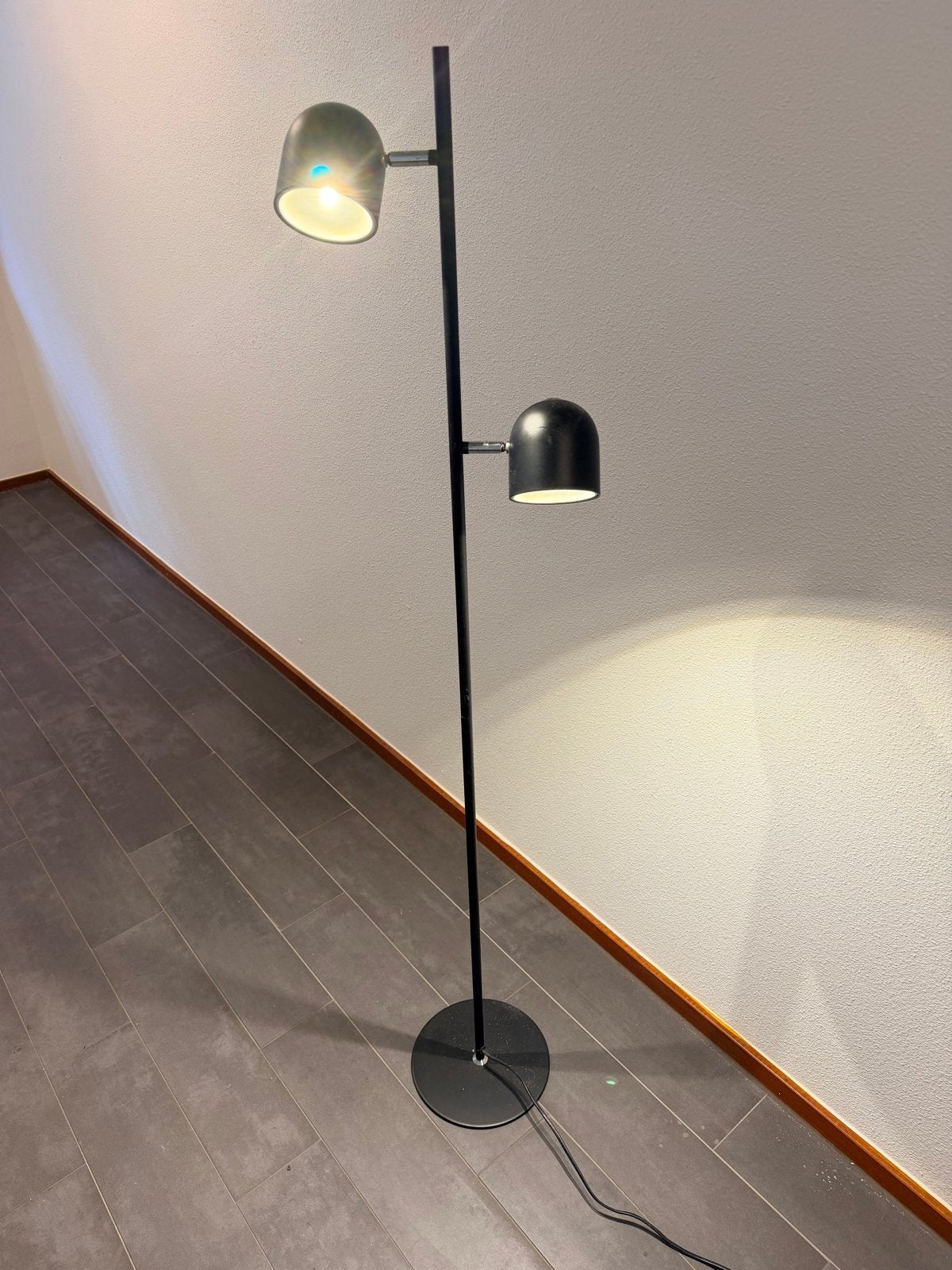 Moderne zwarte vloerlamp met twee verstelbare spots, Ophalen, Gebruikt, Overige fittingen, Metaal