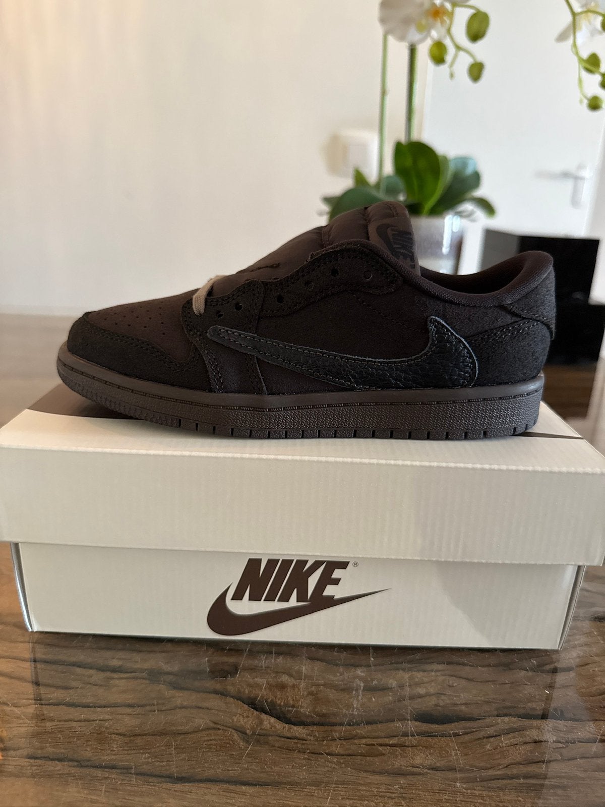 Jordan 1 Retro Low OG SP Travis Scott Velvet Brown (PS) 34, Kinderen en Baby's, Ophalen of Verzenden, Nieuw, Jongen of Meisje