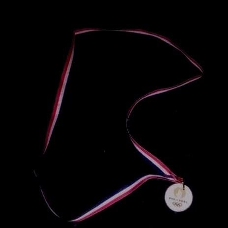 olympysche medaille 2024,(verguld)wel original!, Sieraden, Tassen en Uiterlijk, Piercings, Ophalen of Verzenden, Zo goed als nieuw