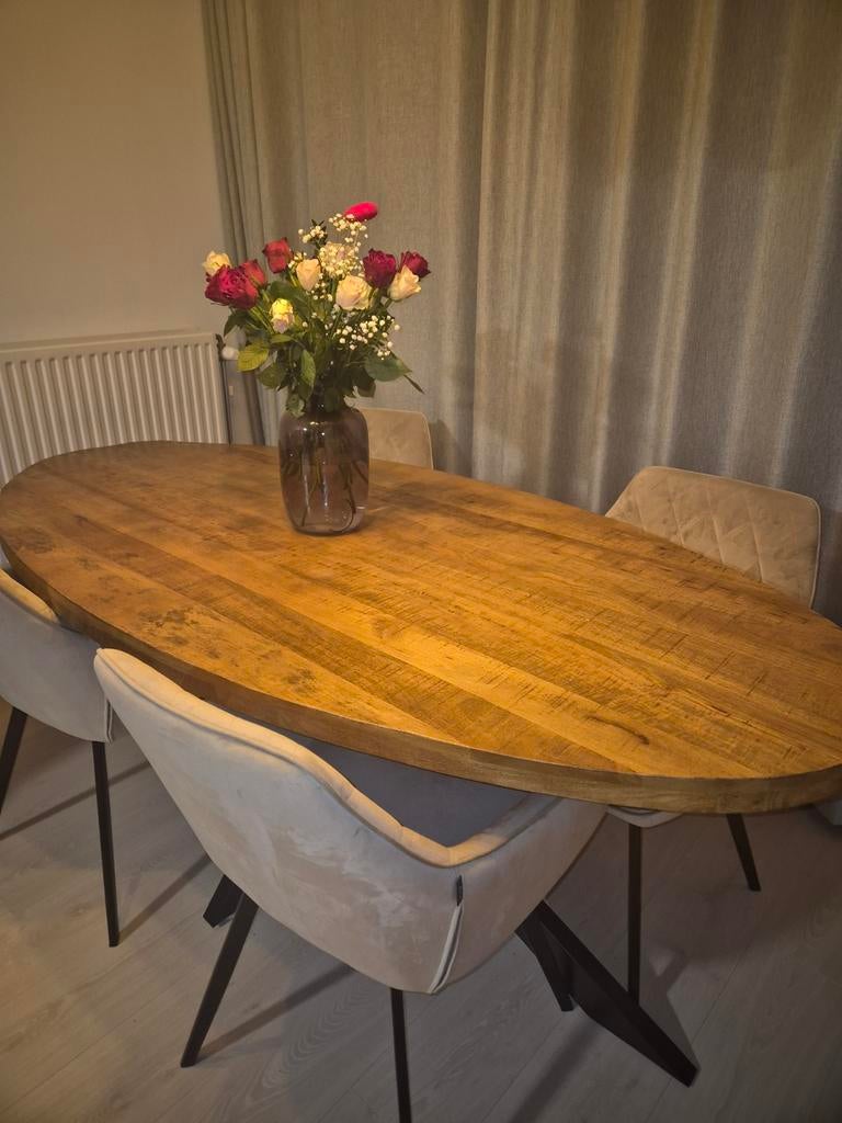 Stevige houten eettafel met 6 champagne beige stoelen, Ophalen
