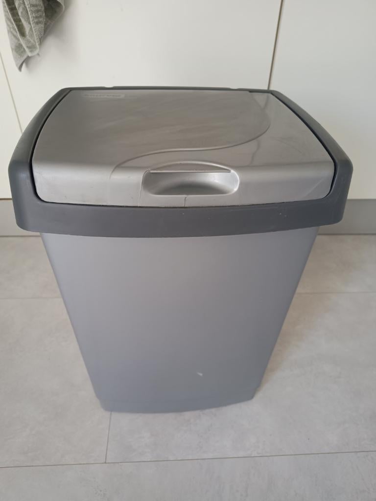 Curver prullenbak Hoogte 50 
breed 38
Diep 32 zgan, Ophalen, Kunststof, 40 liter of meer, Zo goed als nieuw