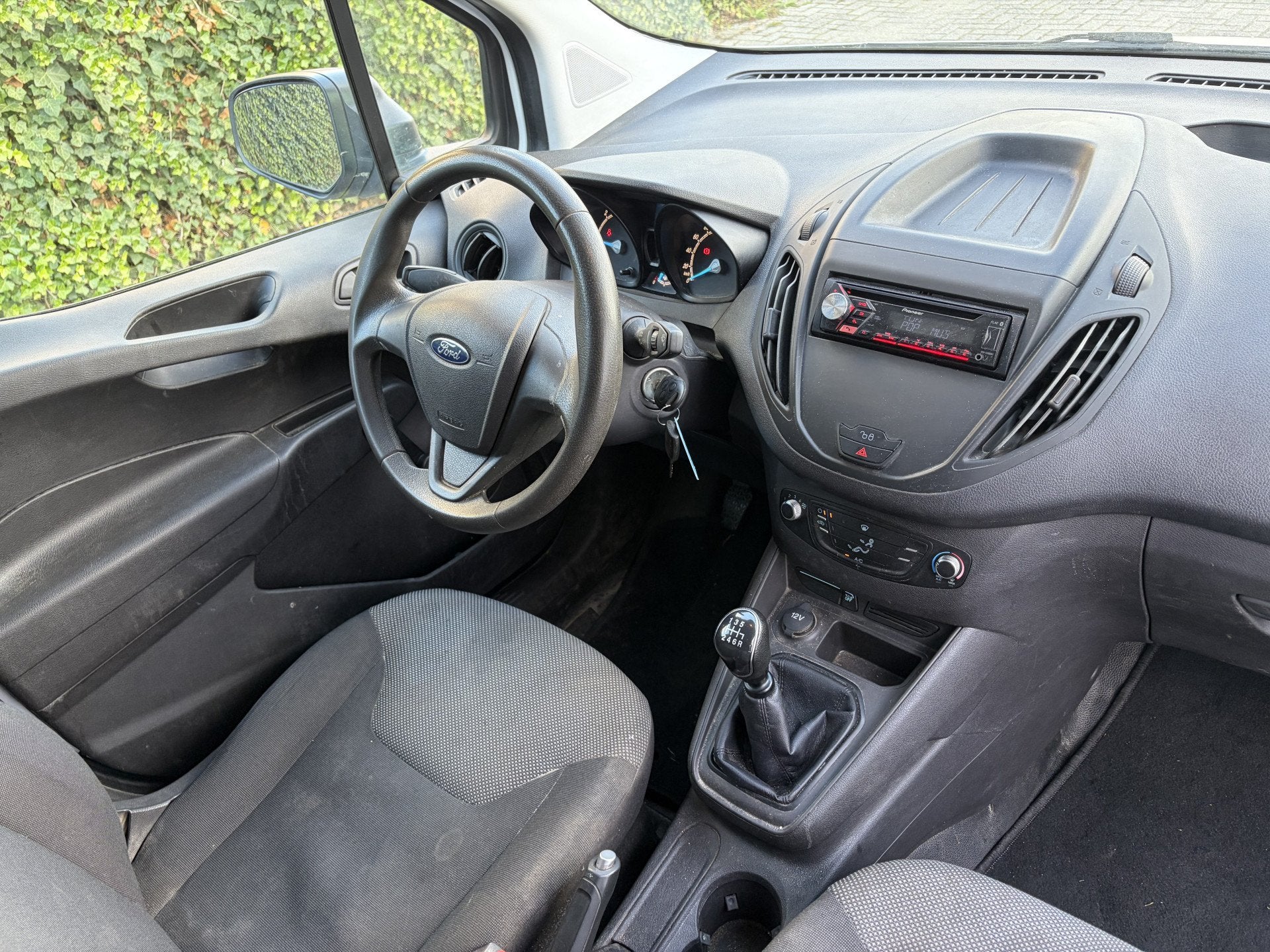 Ford Transit Courier 1.5 TDCI 75PK Euro6 Ambiente ✓ airco, Voorwielaandrijving, 590 kg, Stof, Gebruikt
