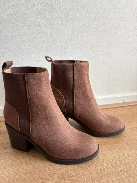 Bruine Even&Odd Enkellaarsjes Maat 38 - Zo goed als nieuw, Kleding | Dames, Bruin, Lage of Enkellaarzen, Ophalen of Verzenden