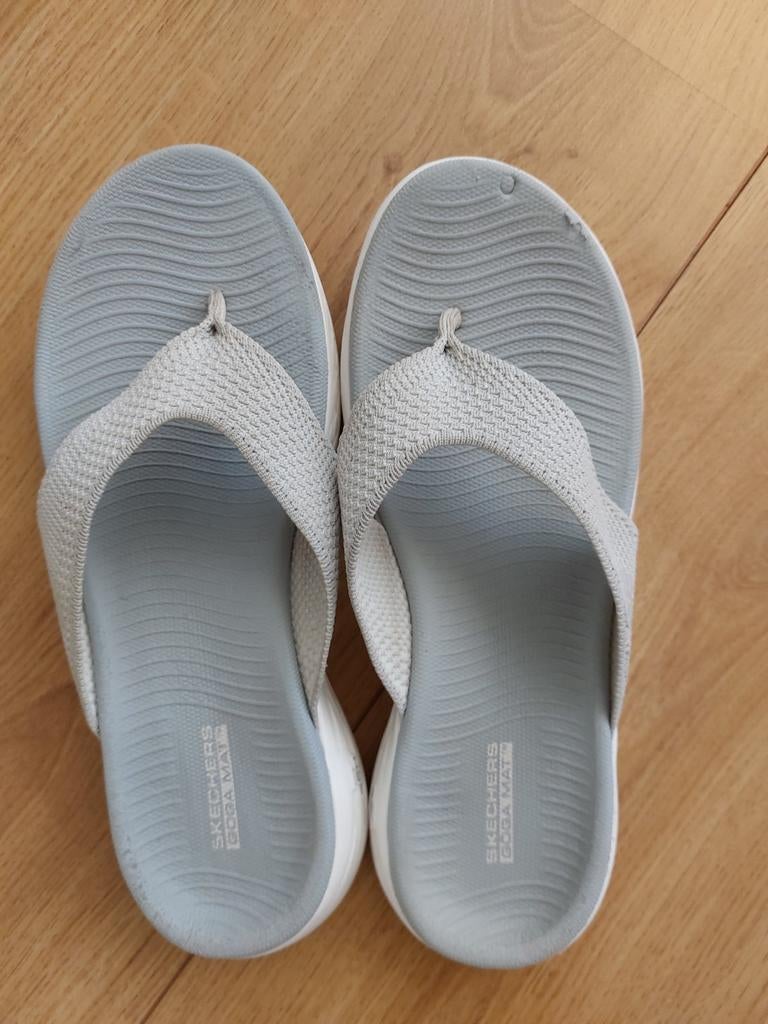 Skechers slippers maat 38 (valt als 39) - Grijs, Slippers, Skechers, Ophalen of Verzenden, Zo goed als nieuw