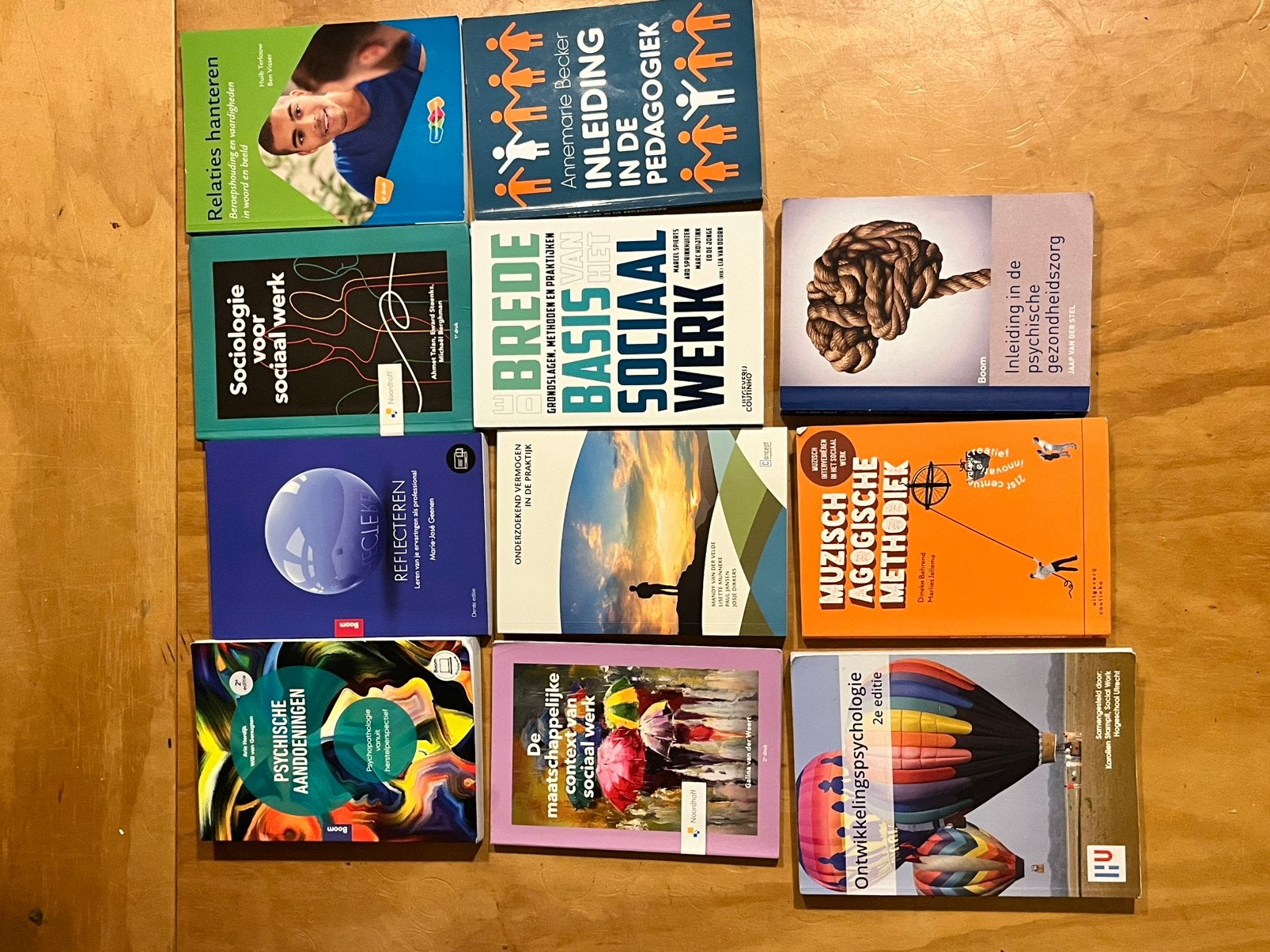1e jaar Social work boeken voor hoge school Utrecht, Boeken, Studieboeken en Cursussen, Ophalen of Verzenden, Zo goed als nieuw