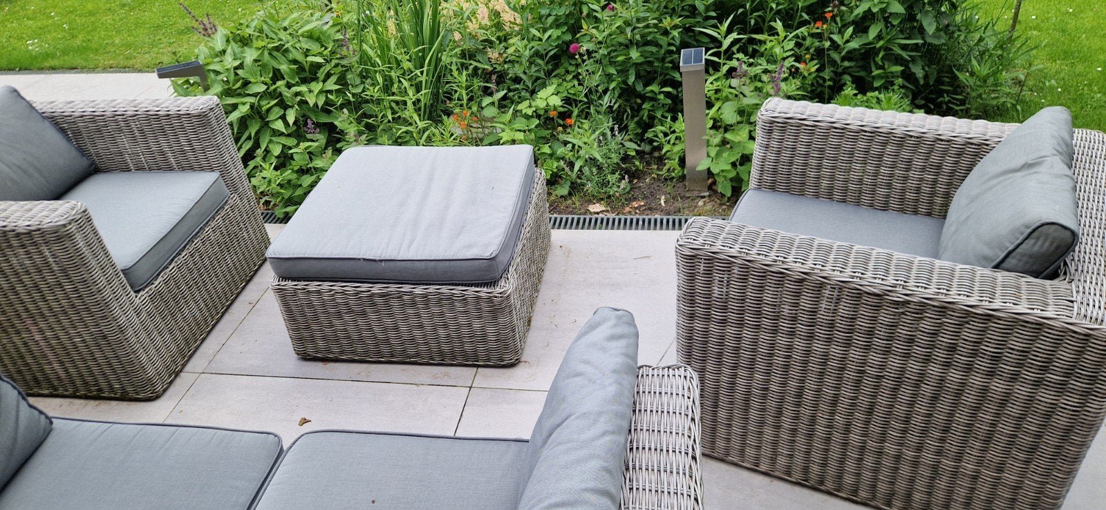 Mooie grijze rotan loungeset, Ophalen, Zo goed als nieuw