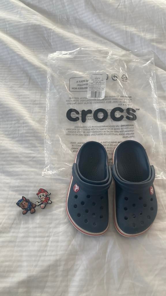 Crocs blauw 27-28 zgan met extra Paw Patrol pins, Ophalen of Verzenden, Zo goed als nieuw, Jongetje of Meisje, Schoentjes