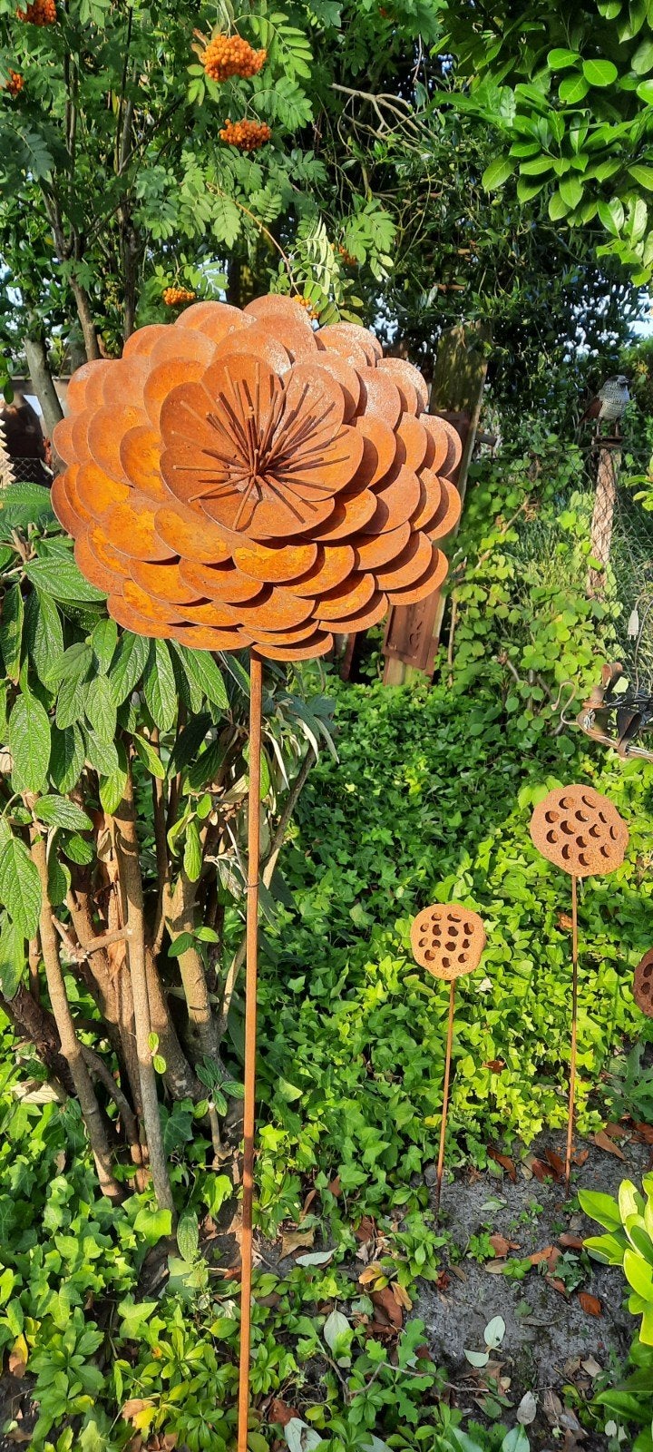 Roestkleurige Metalen Tuinbloem - Decoratief, Ophalen of Verzenden, Gebruikt