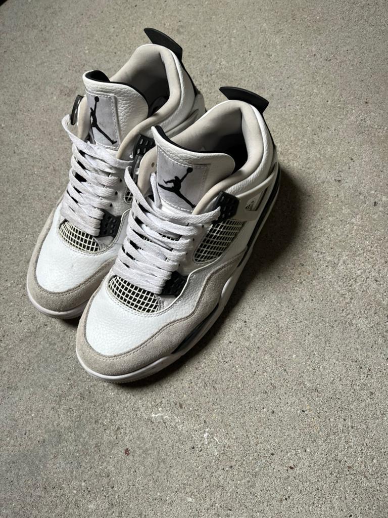 Jordan 4 maat 42, Ophalen of Verzenden, Zo goed als nieuw, Schoenen