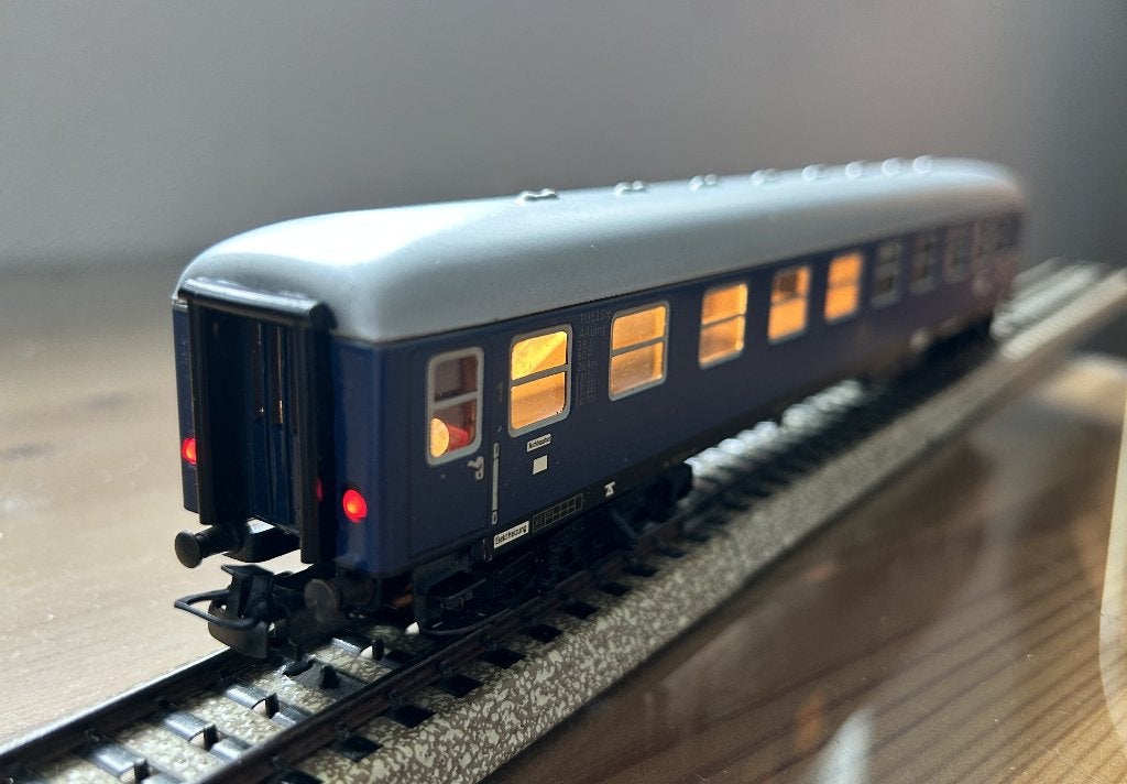 Märklin 4027 DB personenriijtuig 1e kl. met verlichting, Hobby en Vrije tijd, Wisselstroom, Gebruikt, Wagon, Ophalen of Verzenden