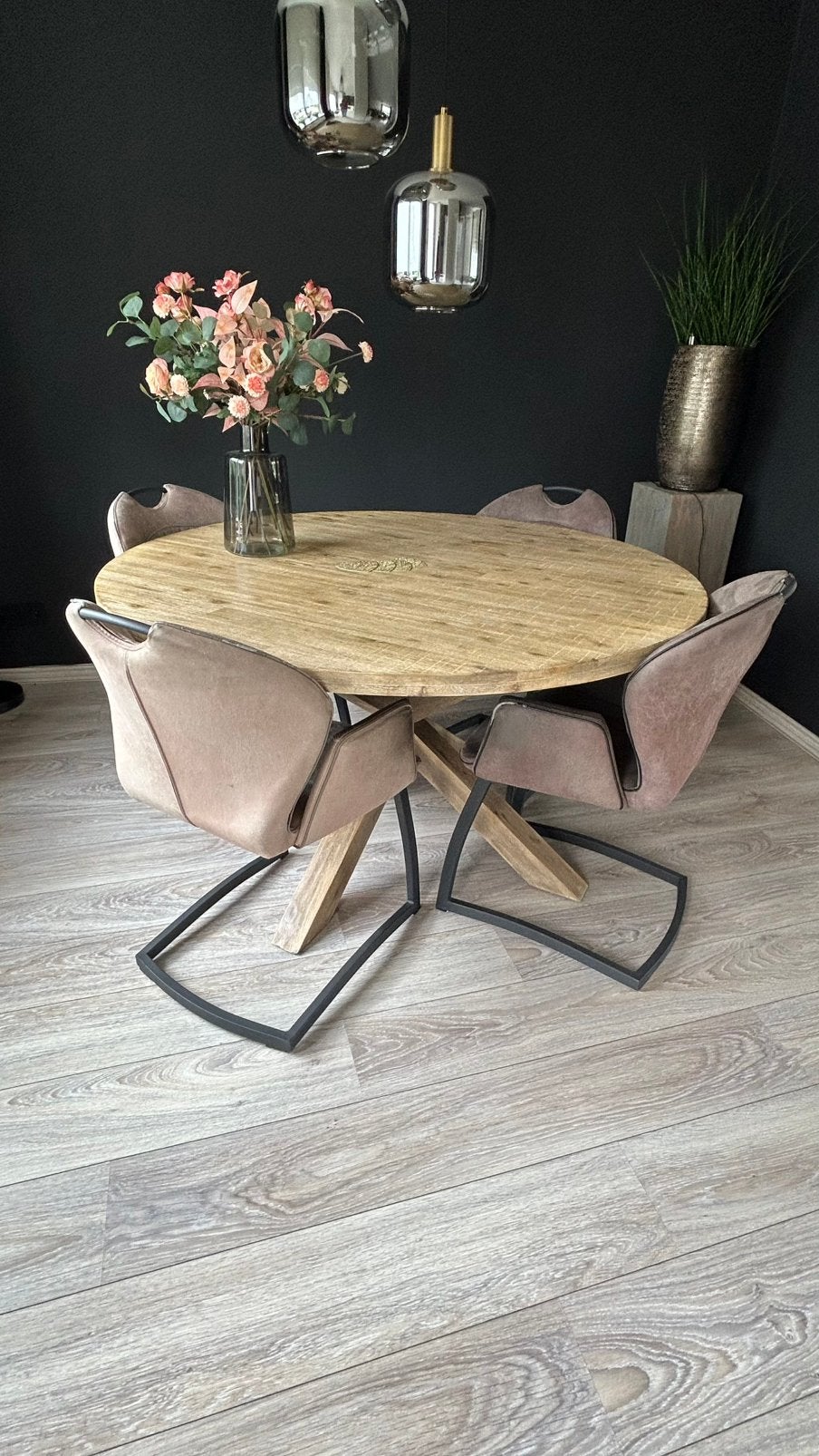 4 Eetkamerstoelen met Armleuningen | 2 Beige, 2 Antraciet, Huis en Inrichting, Tafels | Eettafels, Ophalen, Rond, 200 cm of meer