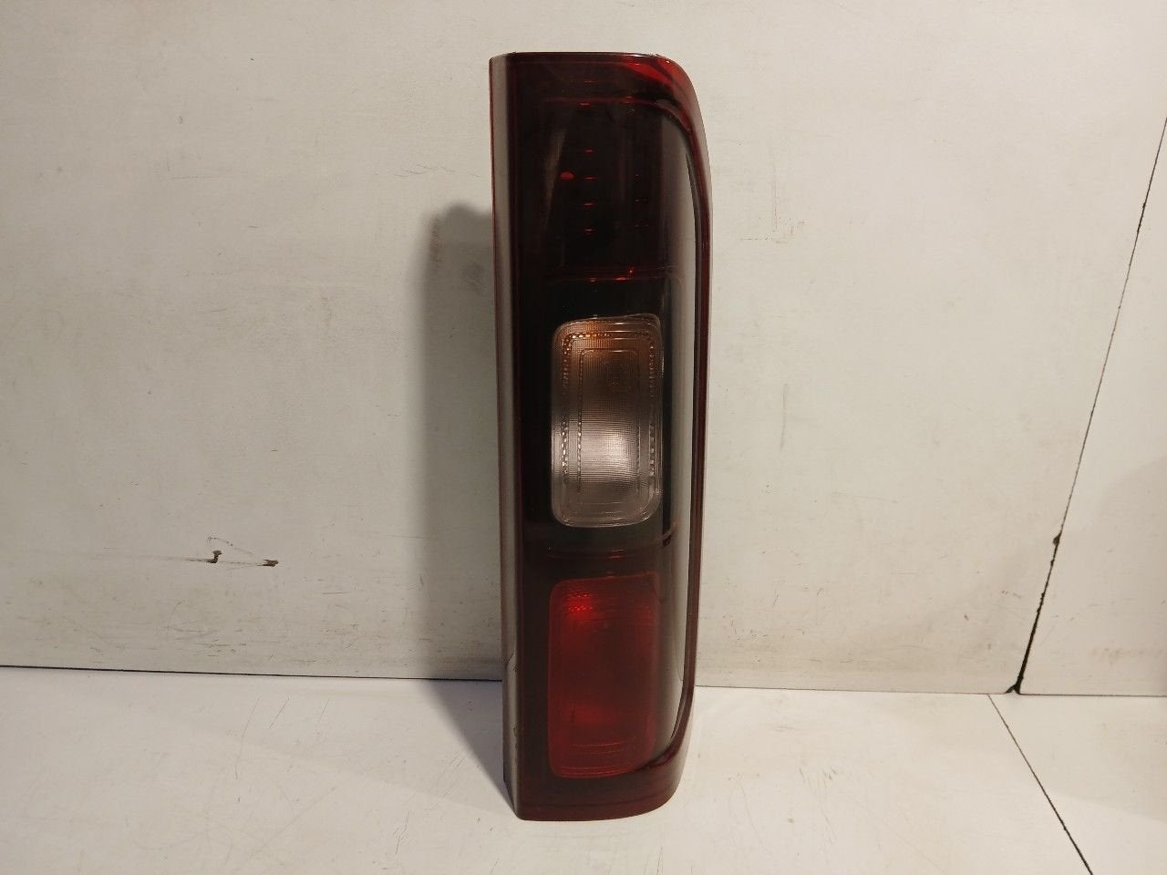 Achterlicht carrosserie rechts Renault Trafic, Onderdelen@venauto.nl, Van der Ven Autorecycling B.V., Gebruikt, Ettenseweg 76, 4706 PB Roosendaal, The Netherlands