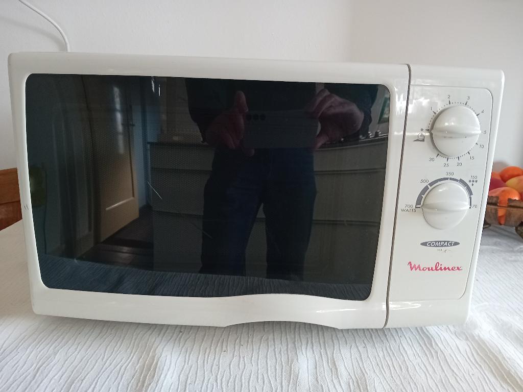 Moulinex Compact Y53 magnetron., Witgoed en Apparatuur, Magnetrons, Ophalen, Gebruikt, Draaiplateau, 45 tot 60 cm