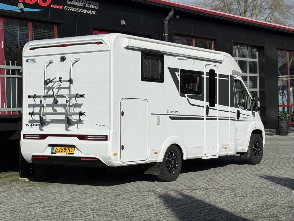 Foto 5 van Adria Compact SL - 2024 - Lengtebedden - kleine camper