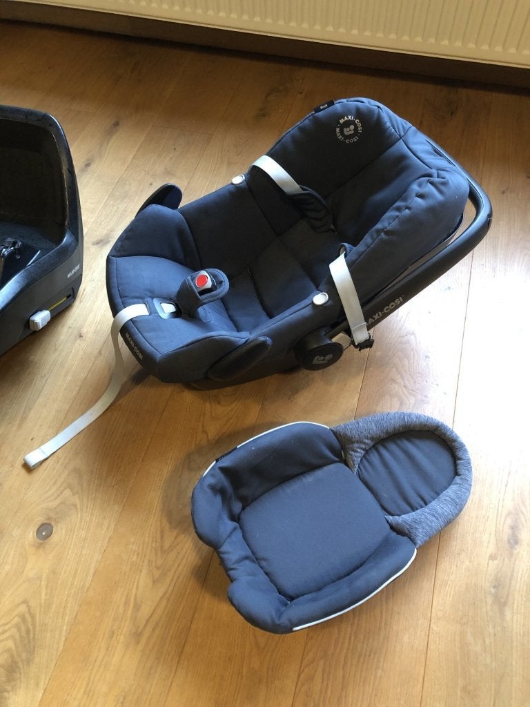 GRATIS goede schone Maxicose met baby inlay en isofix, Kinderen en Baby's, Autostoeltjes, Ophalen, Gebruikt, Isofix, 0 t/m 13 kg