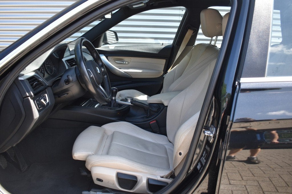Bmw 3-SERIE 316I M SPORT HIGH EXECUTIVE / LEDER / 18 INCH, 4 cilinders, Startonderbreker, Zwart, Origineel Nederlands