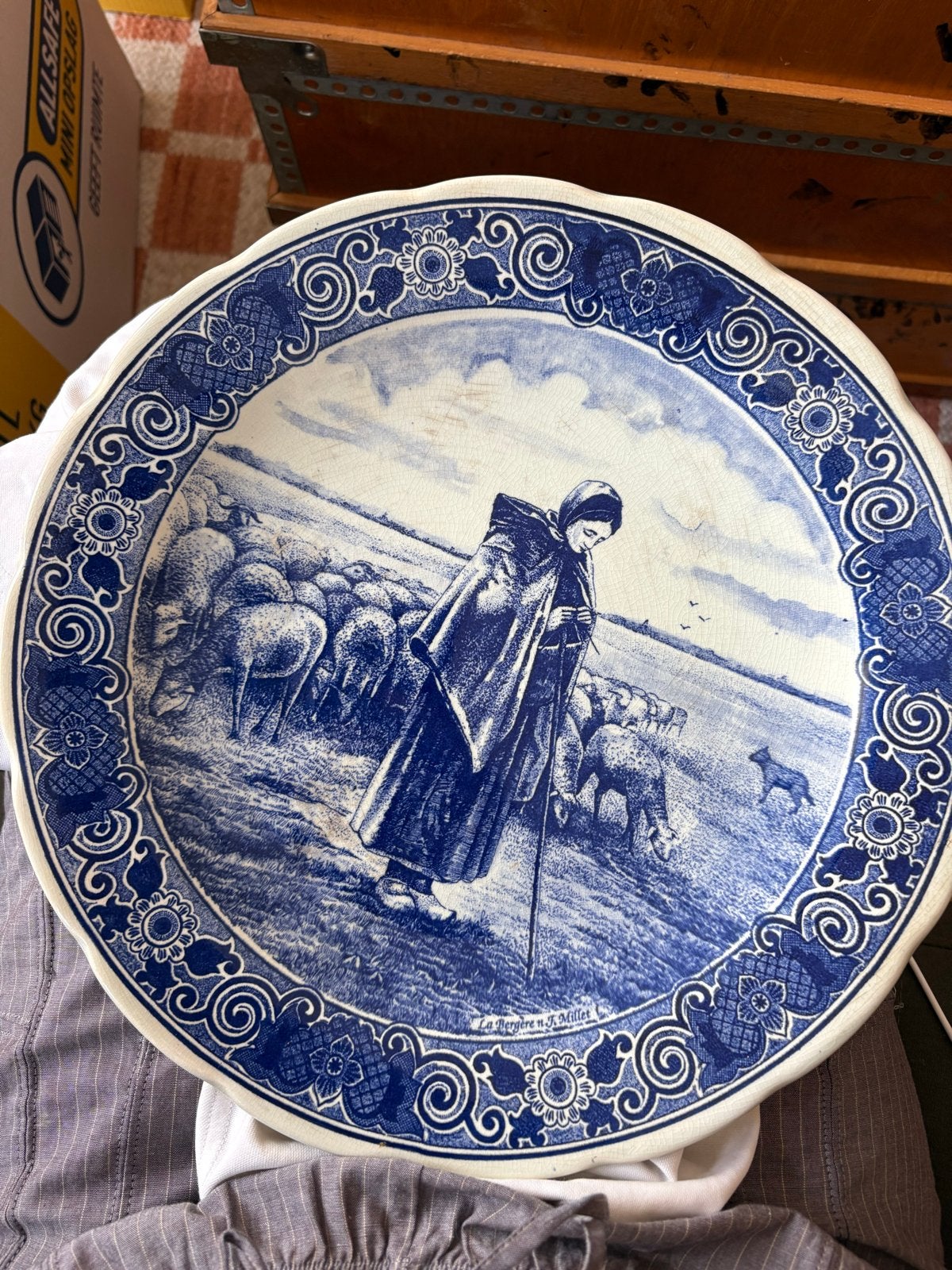 Vintage Delfts Blauw bord - Herderin met schapen, Antiek en Kunst, Ophalen