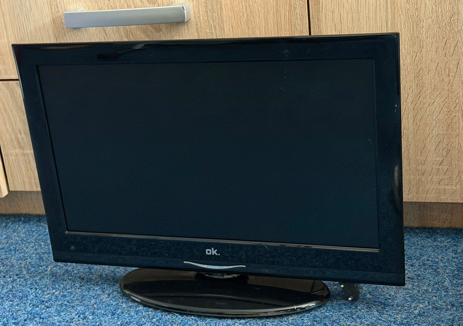 Ok tv klein beeldscherm werkt perfect  in goede staat, Audio, Tv en Foto, Ophalen, Gebruikt