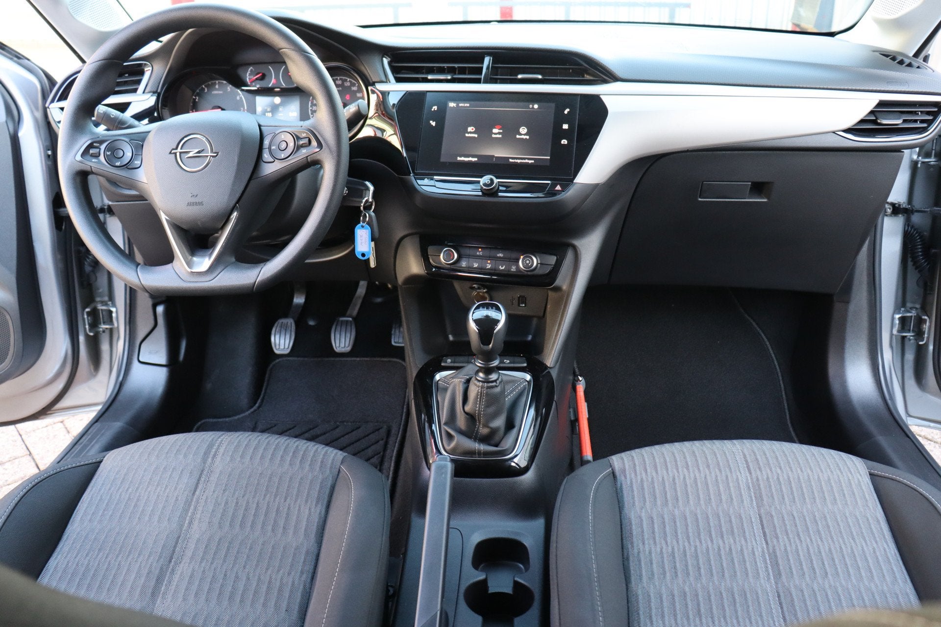 Opel Corsa 1.2 Edition O.a: Afn. trekhaak, 16 Inch L.m., Car, Voorwielaandrijving, Gebruikt, Met garantie (alle), Origineel Nederlands