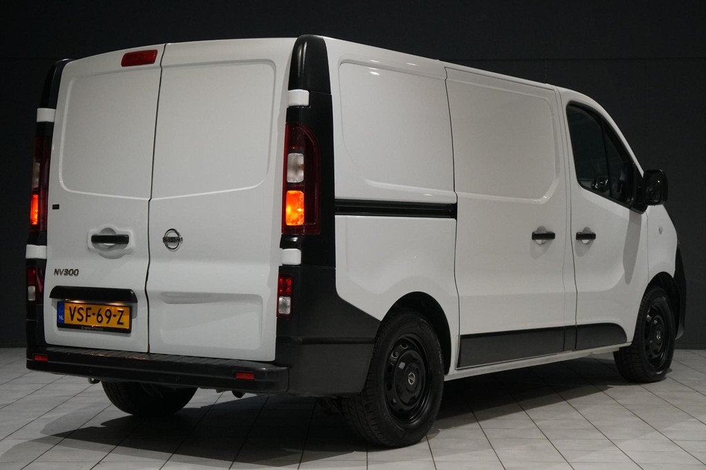 Nissan NV300 1.6 dCi 95 L1H1 Visia + INBOUW / OMVORMER / SEN, Auto's, Bestelauto's, Voorwielaandrijving, Stof, Gebruikt, Euro 6