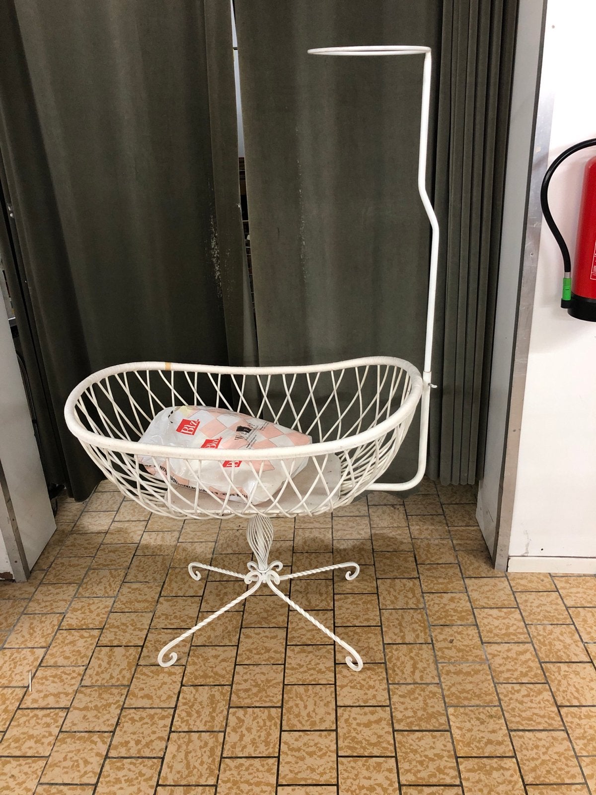 Oude baby wieg compleet met bekleding, Ophalen, Gebruikt, C, C