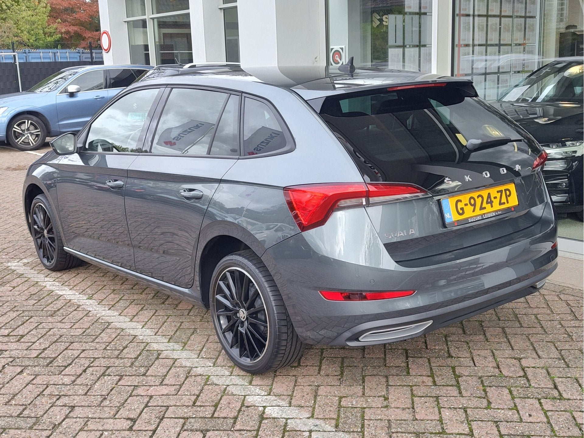 Skoda Scala 1.0 TSI SPORT BUSINESS Cruise | Camera | Draadlo, Auto's, Dealer onderhouden, Scala, Gebruikt, Met garantie (alle)