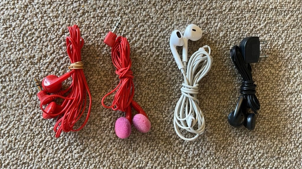 Diverse oortjes, Ophalen of Verzenden, Nieuw, In oorschelp (earbud)
