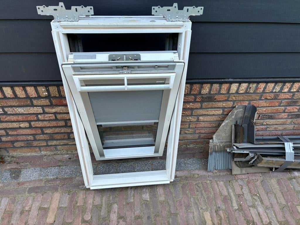 VELUX 55x98 wit dakraam kantelraam zolderraam tuimelvenster, Ophalen of Verzenden, Wit, 50 tot 100 cm, Minder dan 100 cm
