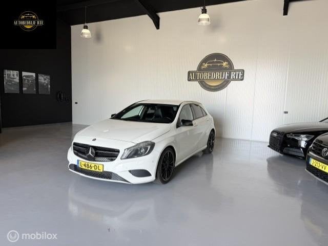 Mercedes A-klasse 180 Ambition AUTOMAAT, Gebruikt, 4 cilinders, Leder en Stof, 1595 cc